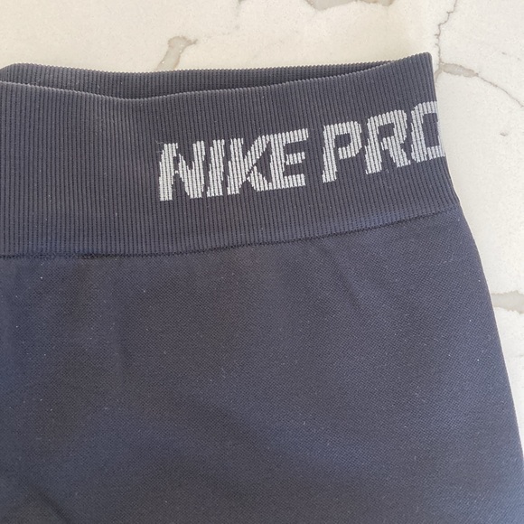 Nike Pro Dri-Fit running tight - Picture 2 of 10